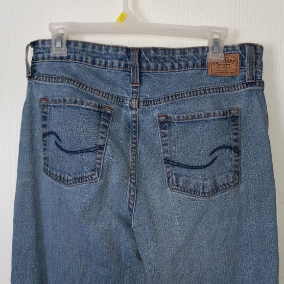 Levi Strauss & Co Mid-Rise Bootcut/Flare Jeans - Picture 5 of 9